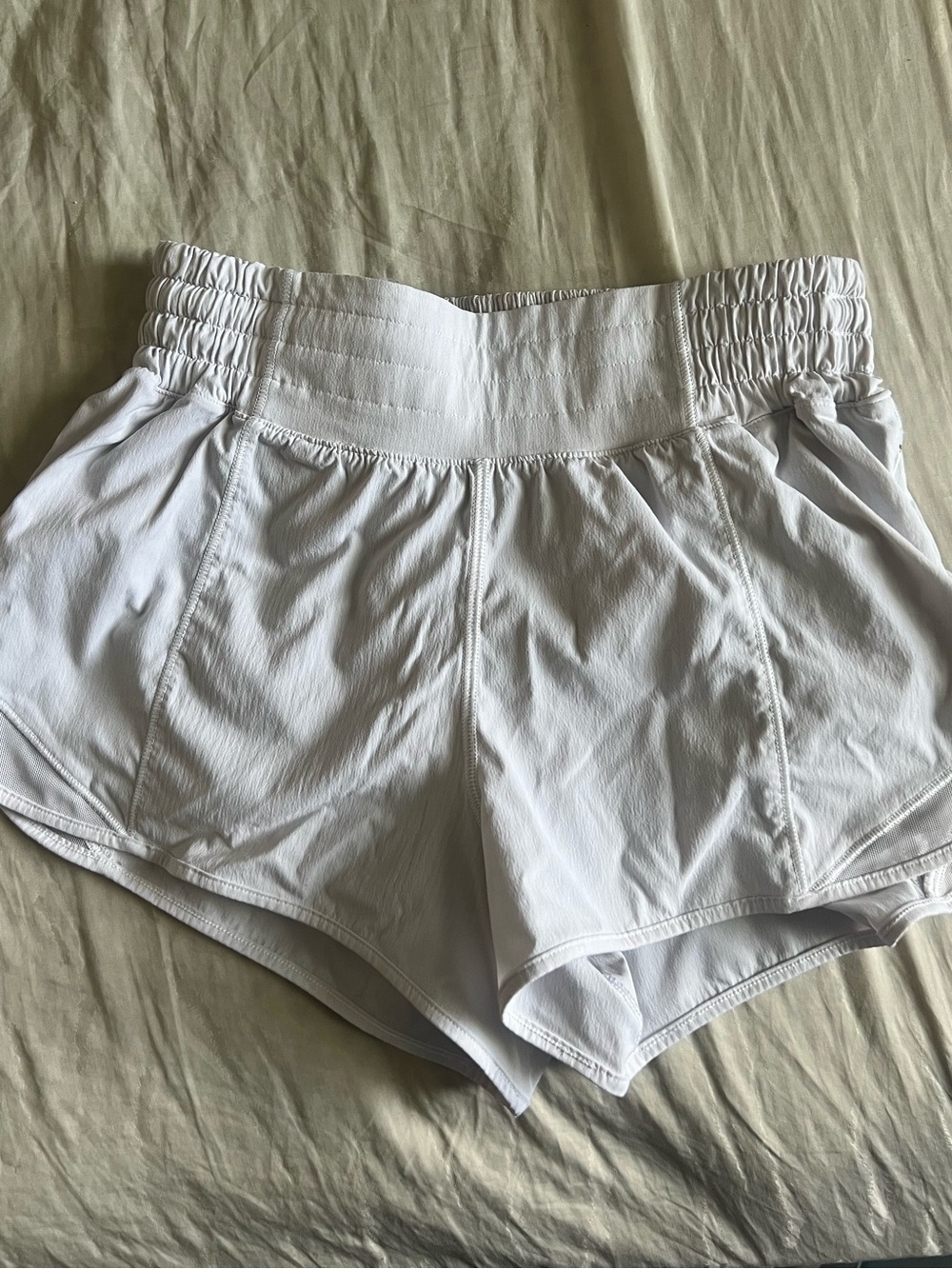 Lululemon Hotty Hot Low Rise Shorts White Running Tennis Gym Baddie Yoga Dove - Picture 2 of 7